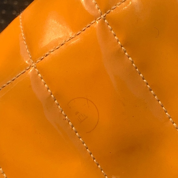 Chanel Chocolate Bar Tote Patent - Picture 4 of 14